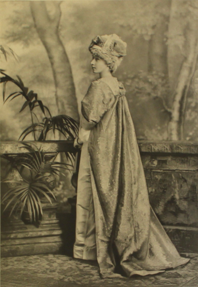 Вместо роли музы виконтесса Мильтон выбрала творца, придворную художницу Марии-Антуанетты мадам Лебрен.