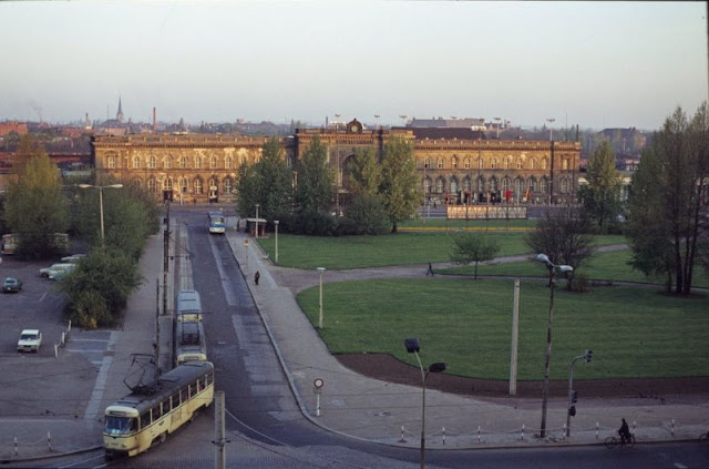 Магдебург. Банхофплац ранним утром, 1980 год.