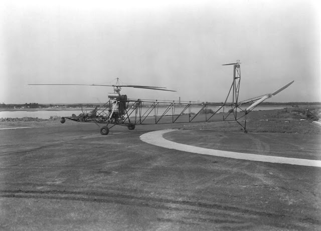 Исторические фотографии Игоря Сикорского с его ВС-300, первым успешным вертолетом