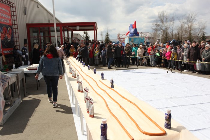 Самая длинная в мире сосиска, сделанная в России