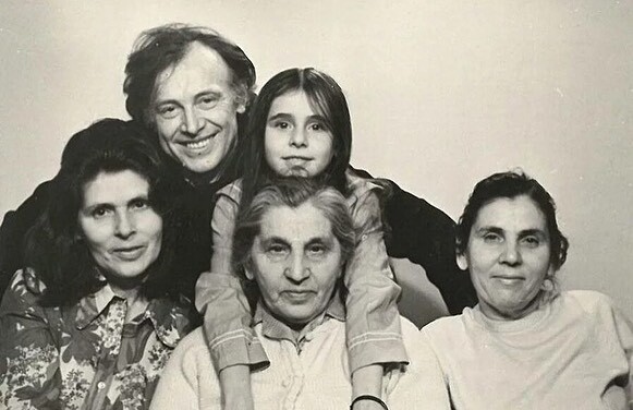 Иннокентий Смоктуновский с семьёй
