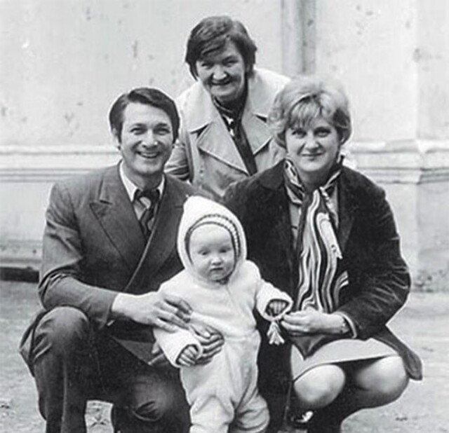 Александр Белявский с семьёй
