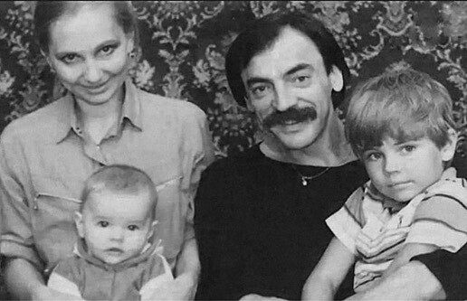 Михаил Боярский с женой Ларисой Луппиан, дочерью Елизаветой и сыном Сергеем