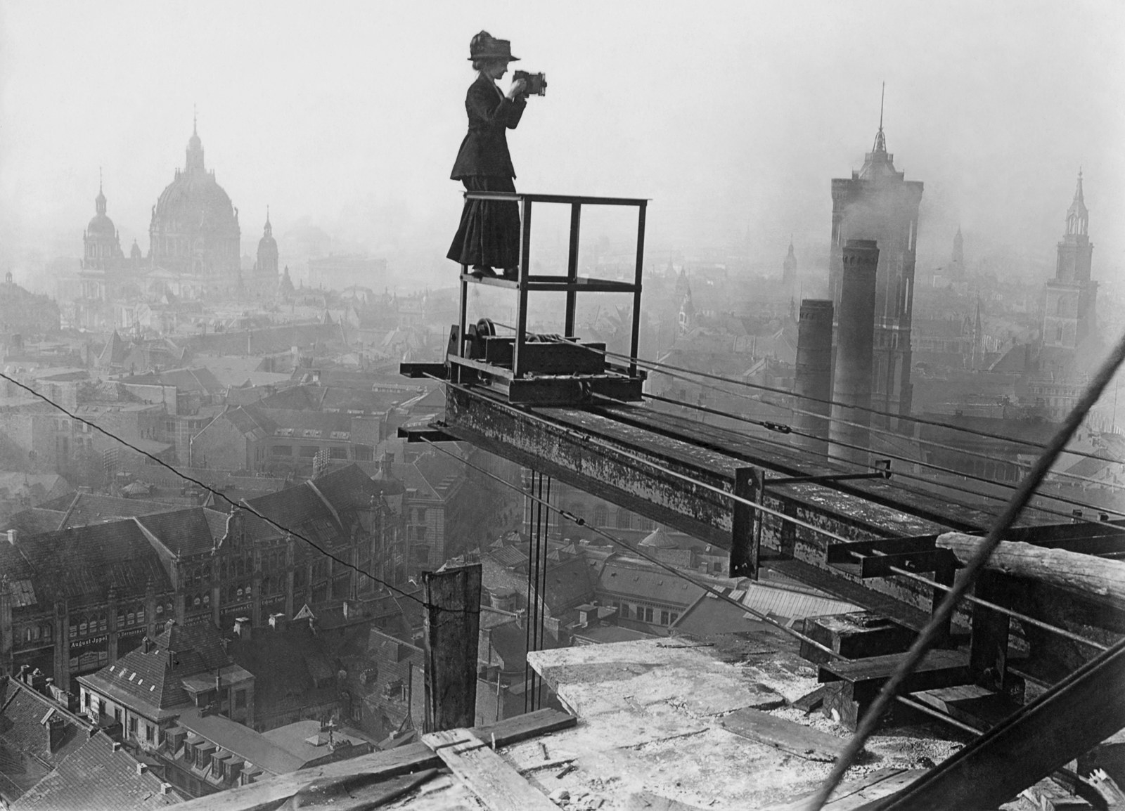 Без страха: женская работа над крышами Берлина 1910 год