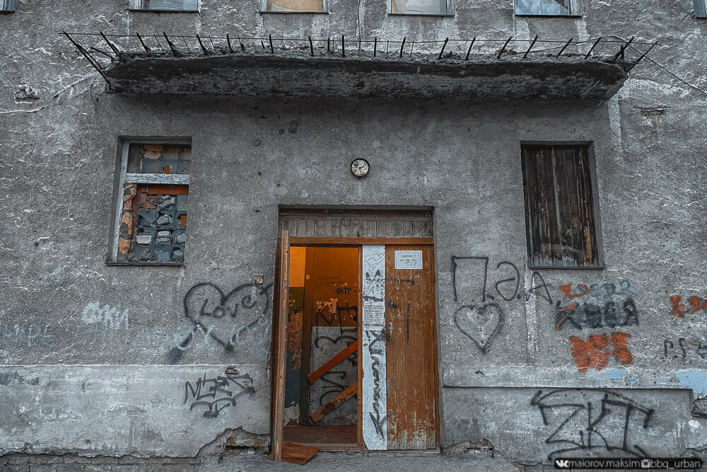 Пугающий заброшенный дом в Воркуте